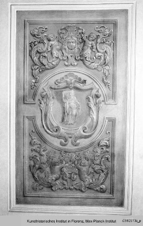 Galerie berühmter Mitglieder der Familie Della Gherardesca : Tugendallegorien : Prudentia, Ornamentfeld
