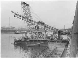 Mühlauhafen Mannheim, Kaimauer, MV-Pfähle