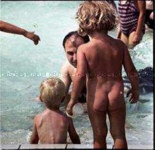 Kinder im Freibad Pankow