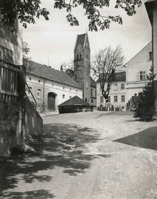 Schönberg : Ansicht mit Blick auf den Marktplatzbrunnen, die Schule und Dorfkirche