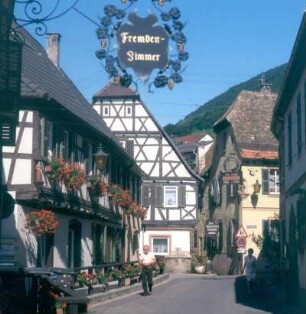 St. Martin. Blick in die Tanzstraße mit Fachwerkbauten
