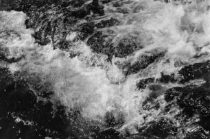 Wasserfall des Mkushi-Flusses : Nahaufnahme des Wasserfalls des Mkushi-Flusses.
