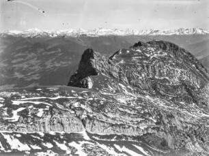 Im Gebirge : Blick über ein Gebirge