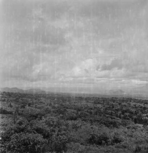 Landschaft : Blick von der Marangumissionsstation in Richtung des Kilimandscharo