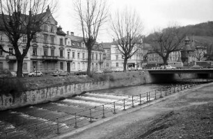 Freiburg: Dreisam mit Schwabentorbrücke