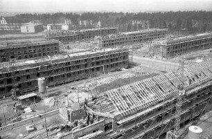Bau von 26 Wohnblocks im Hardtwald zwischen Erzberger- und Linkenheimer Landstraße, Parkring und Forstner-Kaserne (Paul-Revere-Village)