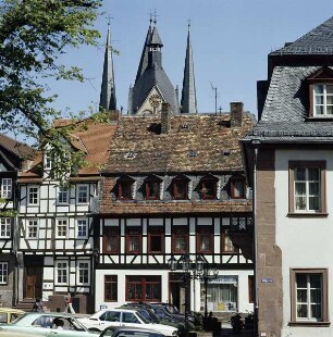 Gelnhausen. Obermarkt Häuser an der Ostseite des Platzes