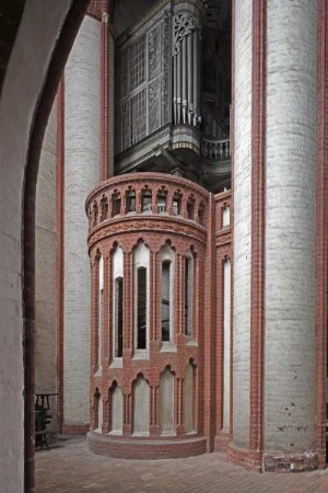 Südliche Wendeltreppe zur Orgelempore