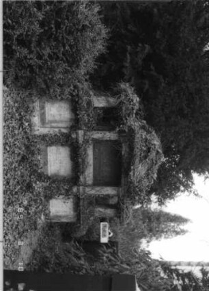 Grabstein 123 (Index: 100093811) Maße HxBxT: 235x230x46 cm Besonderheit: Doppelgrab für Eheleute: Grabstein 123
