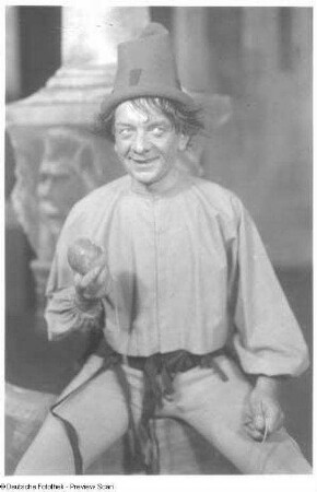 Erich Ponto als Grumio in "Der Widerspenstigen Zähmung" von William Shakespeare. Dresden: Schauspielhaus, 22.08.1935