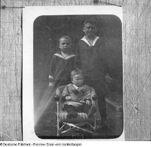 Porträt Ruth Seydewitz und Repro eines alten Kinderbildes (mit Ruth Seydewitz?)