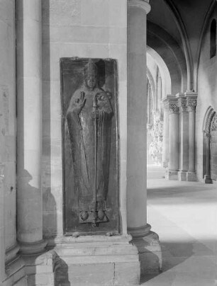 Grabplatte des Erzbischofs Friedrich von Sachsen