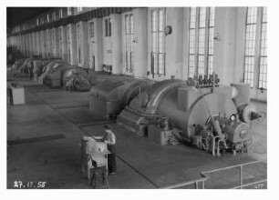 Industrie-Kraftwerk. Turbinenhalle mit den Turbinen 9, 8 und 7 : Lauta (Niederlausitz). Industrie-Kraftwerk. Turbinenhalle mit den Turbinen 9, 8 und 7