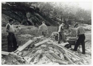 Waldfriedhof Kupferberg. Arbeiten an der Stützmauer