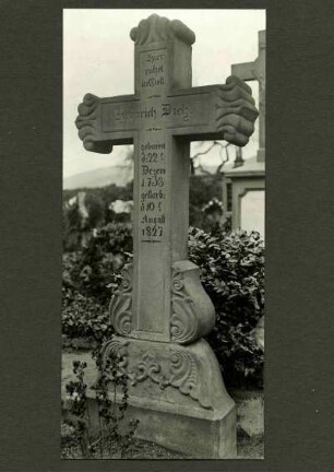 Friedhof. Grabkreuz d. Heinrich Dietz, +1827