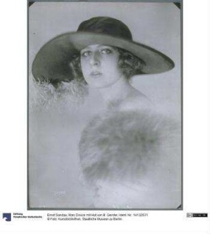 Mary Douce mit Hut von M. Gerstel