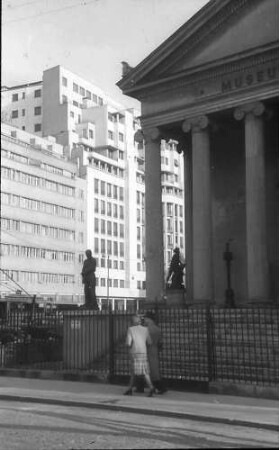 Bukarest: Boulevard Bratianu vom Aro aus, Museul Simu und Hotel Ambassador
