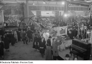 Blick von oben auf die Ausstellungsfläche von Polen