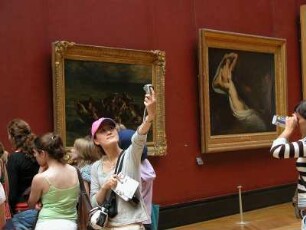 Museum Louvre, Bereich italienische Malerei, Touristen fotografieren