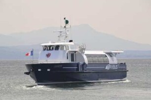 Lausanne - Schnellboot : Ein Navi-Schnellboot aus Frankreich fährt in den Hafen Ouchy. Aufgenommen in Lausanne am 19. Mai 2010