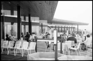 Freiburg: Süd, Terrasse der Autobahnraststätte
