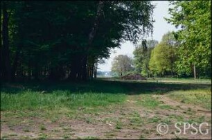 Potsdam, Park Sacrow, Bodenverbesserungsmaterial in der Potsdamsicht.