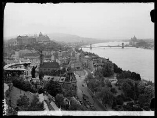 Budapest: Blick vom Gellertberg, Hofburg