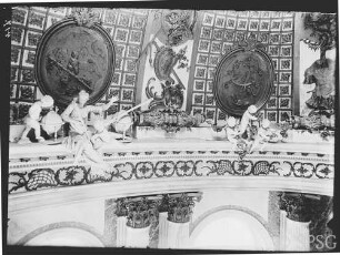 Potsdam, Schloss Sanssouci, Detail der Kuppel, Figurengruppe.