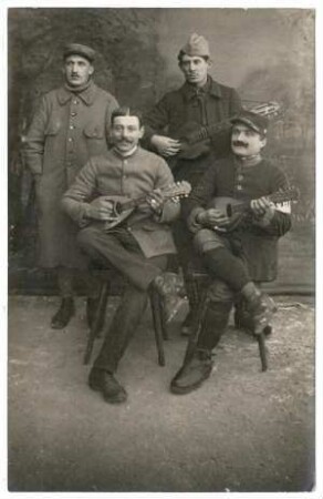 Postkarten aus dem Kriegsgefangenenlager Puchheim: o.Nr.: Musikkapelle (mehrere Aufnahmen)