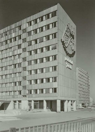 Budapester Straße : Dresden, Budapester Straße 5. Gebäude ehem. Wirtschaftsrat des Bezirkes Dresden (1966; H. Konrad, Entwurd G. Müller, H.-G- Bedrich)