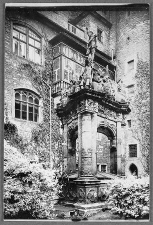 Schminkbrunnen im Schlosshof zu Merseburg : Merseburg, Schloss, Neptunbrunnen im Schlosshof