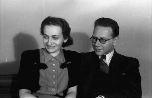 Bukarest: Herr Eder und Frau, im Stuhl