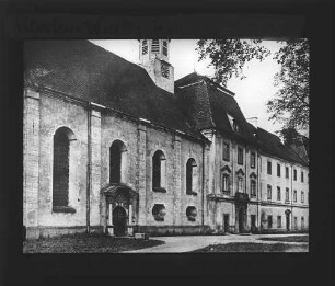 Wald: Kirche von außen