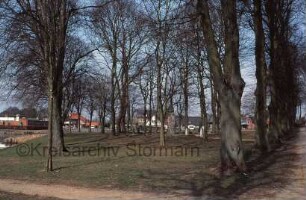 Ehrenmal auf Dorfanger: Blick von Osten