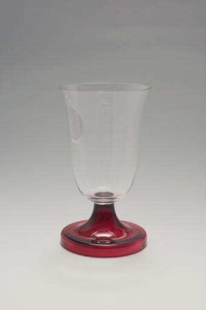 Gläsersatz mit dem rubinroten Fuß (Bierglas)
