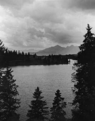 Gebirgssee (vielleicht in den Allgäuer Alpen)