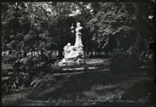 Paris, Parc Monceau, Denkmal für Guy de Maupassant