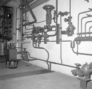Roßwein. VEB Terra-Schuhfabrik. Einweihung der neuen Heizanlage. Heizkeller (Teilansicht) mit Heizungsanlage