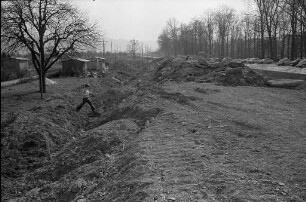 Fehlerhafter Bau eines Lärmschutzwalls zwischen Killisfeldstraße und Kleingartenanlage Lohn-Lissen in Durlach-Aue auf einer Gashochdruckleitung