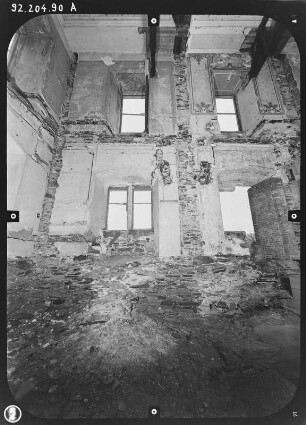 Schwarzburg. Schloß. Ruine des Hauptgebäudes. Innenansicht
