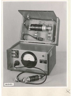 Leistungsmesser LM 2 0,1-10W. Gerät geöffnet mit Meßkopf LMM1, Foto 1956