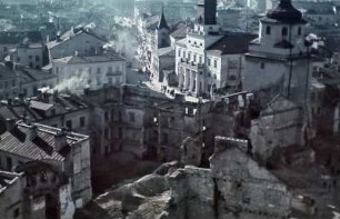 Lublin. Blick vom Glockenturm des Trinitatistores auf die zerstörte Altstadt mit Rathaus und Krakauer Tor