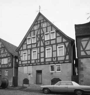 Mischbau; Büdingen, Schloßplatz 6