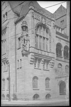 Chemnitz. Roland am neuen Rathaus