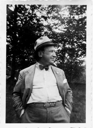 Theodor Blumer (1881-1964; Komponist, Dirigent). Fotografie im Freien, Leipzig 1937