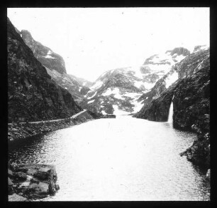 See und Wasserfall bei Roldal