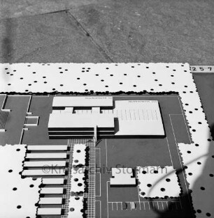 Schulzentrum Am Heimgarten: Reesenbüttler Redder: Architektenwettbewerb: zweiter Preis: Entwurf von Ahrensburger Architekt Karl-Heinz Scheuermann: Architekturmodell