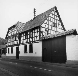 Gasthaus ''Zum Hirsch'' (Fachwerkwohnhaus); Bickenbach, Darmstädter Straße 37