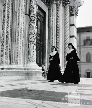 Siena. Dom (zwei Nonnen)