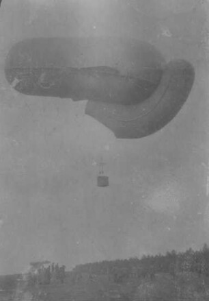 Erster Weltkrieg - "Kriegserinnerungen an Nordfrankreich und die Vogesen". "Vor Reims (Dép. Marne): Deutscher Fesselballon wurde herabgeschossen"